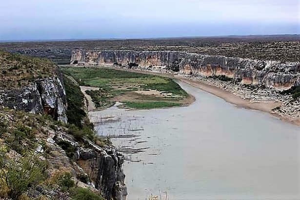 http://www.swlakesusa.com/images/pecos-river-joins-the-rio-grande-pd.jpg